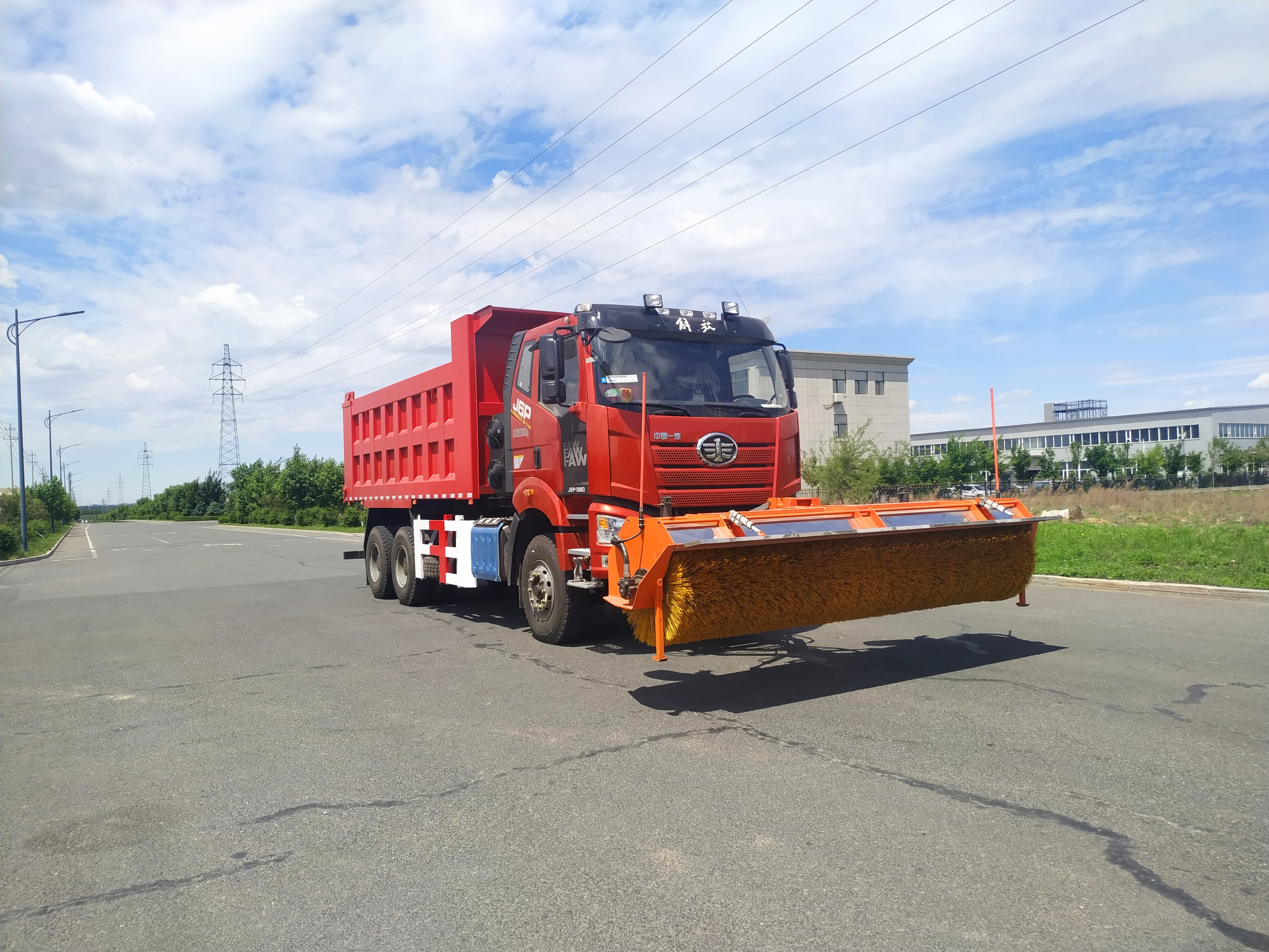BLD5250TCXCA6型(25噸)綜合除雪車(圖2) BLD5250TCXCA6型(25噸)綜合除雪車(圖2)